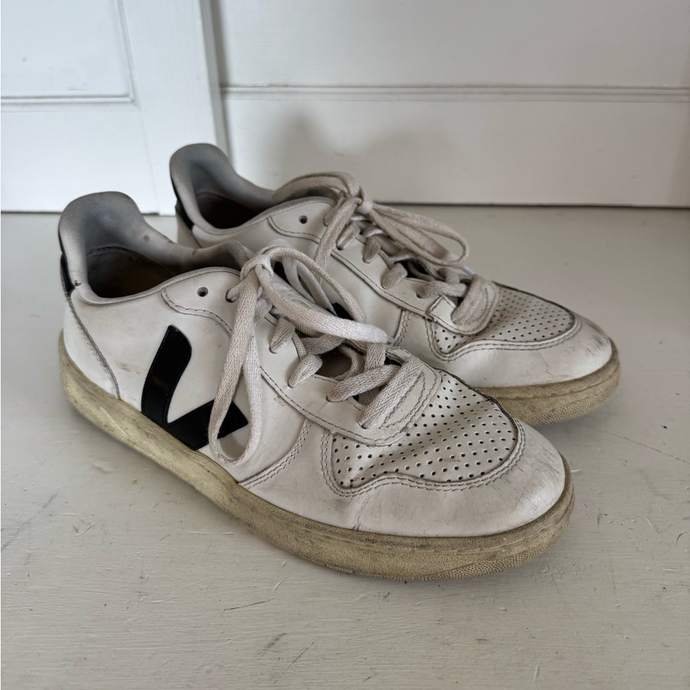 Veja women’s Campo sneakers size 39‎ (US8)